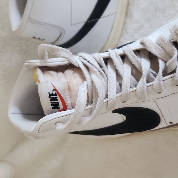 Nike Men's Blazer Mid 77 Size 10 - Picture 2 of 8
